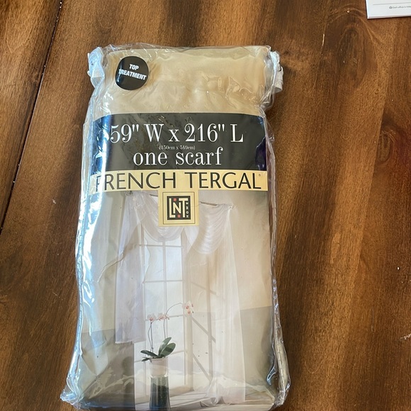 Window Scarf - Picture 2 of 6